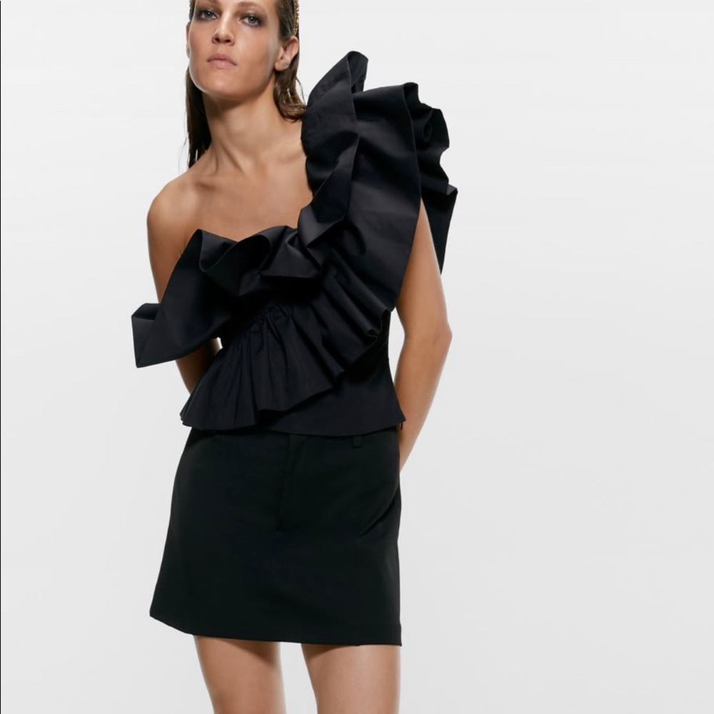 Zara poplin top with ruffle black medium